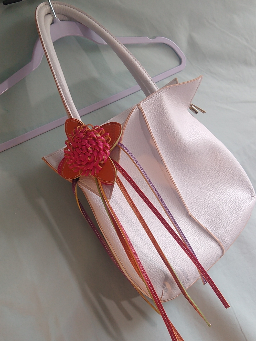 White shoulder purse/bag w-bright Floral Tassel